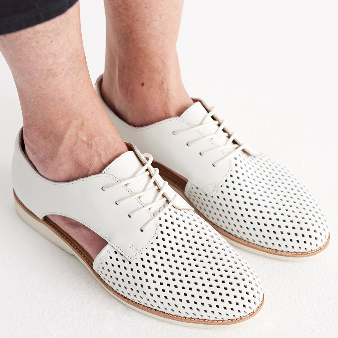 House of Uniforms The Derby Sidecut Punch | Ladies Rollie White