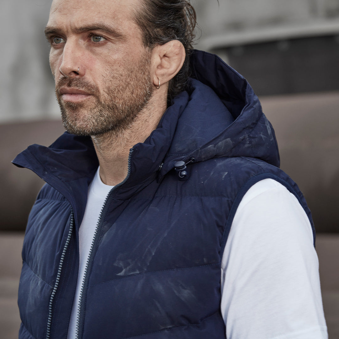 House of Uniforms The Hooded Puffer Vest | Unisex Streetworx